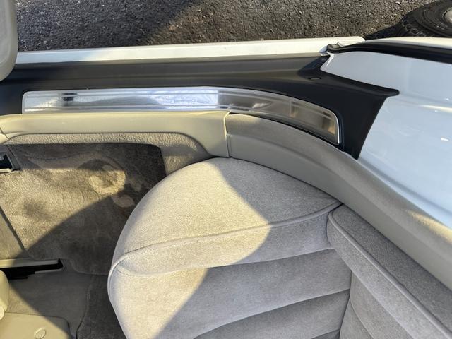 シーマ ３００Ｇ　中期モデル　新品タイヤ　インタークーラーターボ　純正ナビ　パワーシート　オットマン　バックカメラ　１８インチアルミホイール　マルチプロジェクターＨＩＤ　ＥＴＣ　キーレス　ドアバイザー　レーダー探知機（38枚目）