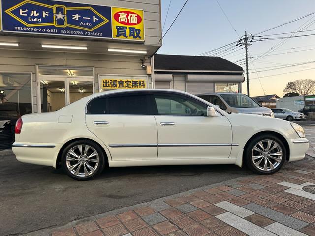 シーマ ３００Ｇ　中期モデル　新品タイヤ　インタークーラーターボ　純正ナビ　パワーシート　オットマン　バックカメラ　１８インチアルミホイール　マルチプロジェクターＨＩＤ　ＥＴＣ　キーレス　ドアバイザー　レーダー探知機（47枚目）