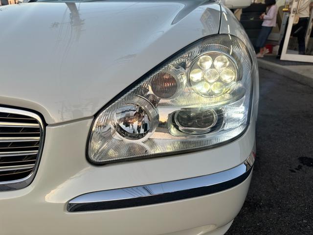 シーマ ３００Ｇ　中期モデル　新品タイヤ　インタークーラーターボ　純正ナビ　パワーシート　オットマン　バックカメラ　１８インチアルミホイール　マルチプロジェクターＨＩＤ　ＥＴＣ　キーレス　ドアバイザー　レーダー探知機（50枚目）