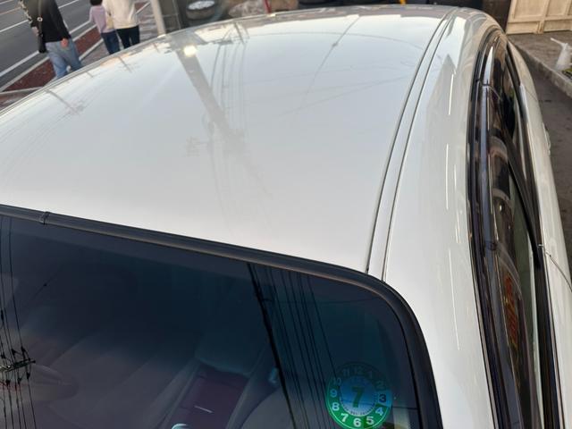 シーマ ３００Ｇ　中期モデル　新品タイヤ　インタークーラーターボ　純正ナビ　パワーシート　オットマン　バックカメラ　１８インチアルミホイール　マルチプロジェクターＨＩＤ　ＥＴＣ　キーレス　ドアバイザー　レーダー探知機（53枚目）