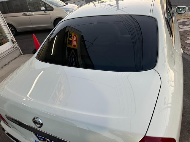 シーマ ３００Ｇ　中期モデル　新品タイヤ　インタークーラーターボ　純正ナビ　パワーシート　オットマン　バックカメラ　１８インチアルミホイール　マルチプロジェクターＨＩＤ　ＥＴＣ　キーレス　ドアバイザー　レーダー探知機（54枚目）