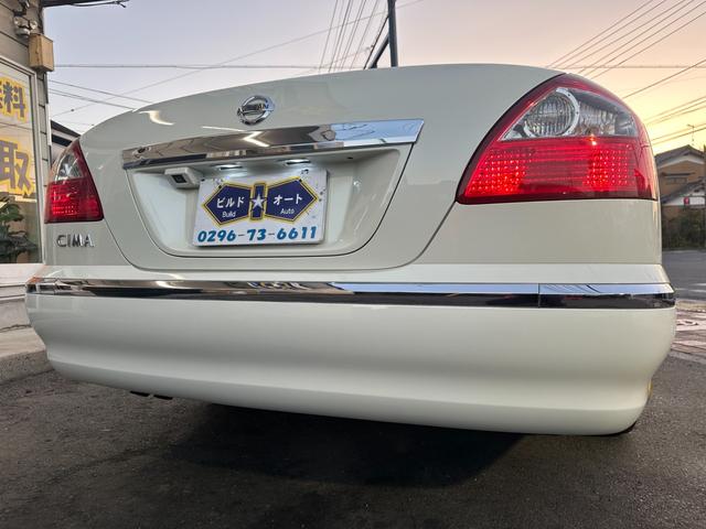 シーマ ３００Ｇ　中期モデル　新品タイヤ　インタークーラーターボ　純正ナビ　パワーシート　オットマン　バックカメラ　１８インチアルミホイール　マルチプロジェクターＨＩＤ　ＥＴＣ　キーレス　ドアバイザー　レーダー探知機（55枚目）