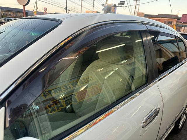 シーマ ３００Ｇ　中期モデル　新品タイヤ　インタークーラーターボ　純正ナビ　パワーシート　オットマン　バックカメラ　１８インチアルミホイール　マルチプロジェクターＨＩＤ　ＥＴＣ　キーレス　ドアバイザー　レーダー探知機（58枚目）