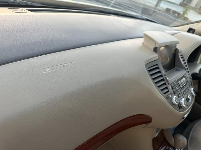 シーマ ３００Ｇ　中期モデル　新品タイヤ　インタークーラーターボ　純正ナビ　パワーシート　オットマン　バックカメラ　１８インチアルミホイール　マルチプロジェクターＨＩＤ　ＥＴＣ　キーレス　ドアバイザー　レーダー探知機（62枚目）