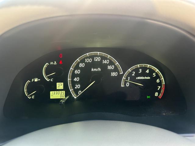 シーマ ３００Ｇ　中期モデル　新品タイヤ　インタークーラーターボ　純正ナビ　パワーシート　オットマン　バックカメラ　１８インチアルミホイール　マルチプロジェクターＨＩＤ　ＥＴＣ　キーレス　ドアバイザー　レーダー探知機（68枚目）