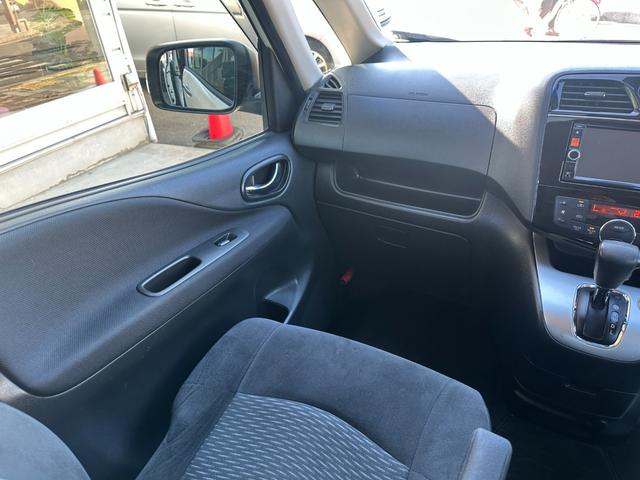 セレナ 20X Vセレクション+セーフティ S-ハイブリッド 新品タイヤ 車線逸脱警告 純正ナビ 両側電動スライドドア フルセグ バックカメラ Bluetooth スマートキー 純正15インチアルミホイール ETC 後席ピクニックテーブル 取説記録簿(5枚目)