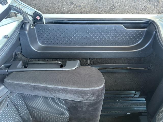 セレナ 20X Vセレクション+セーフティ S-ハイブリッド 新品タイヤ 車線逸脱警告 純正ナビ 両側電動スライドドア フルセグ バックカメラ Bluetooth スマートキー 純正15インチアルミホイール ETC 後席ピクニックテーブル 取説記録簿(38枚目)