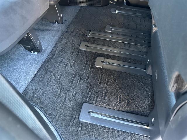 セレナ 20X Vセレクション+セーフティ S-ハイブリッド 新品タイヤ 車線逸脱警告 純正ナビ 両側電動スライドドア フルセグ バックカメラ Bluetooth スマートキー 純正15インチアルミホイール ETC 後席ピクニックテーブル 取説記録簿(49枚目)