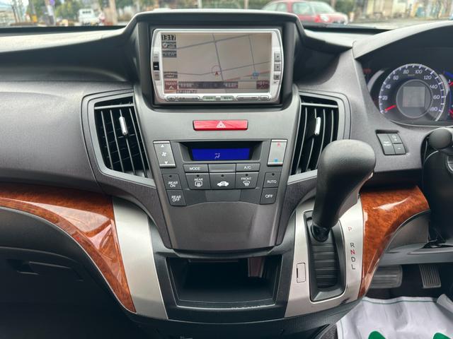 オデッセイ Ｍファインスピリット　エアロパッケージ　新品タイヤ　社外１８インチアルミホイール　純正ナビ　バックカメラ　Ｂｌｕｅｔｏｏｔｈ　ワンセグ　純正エアロパーツ　ＥＴＣ　ＨＩＤライト　ウッドパネル　キーレス　取説記録簿　タイミングチェーンエンジン（7枚目）