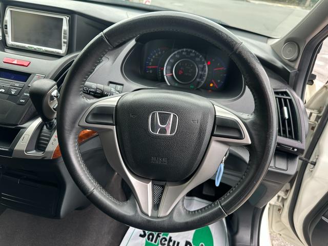 オデッセイ Ｍファインスピリット　エアロパッケージ　新品タイヤ　社外１８インチアルミホイール　純正ナビ　バックカメラ　Ｂｌｕｅｔｏｏｔｈ　ワンセグ　純正エアロパーツ　ＥＴＣ　ＨＩＤライト　ウッドパネル　キーレス　取説記録簿　タイミングチェーンエンジン（9枚目）