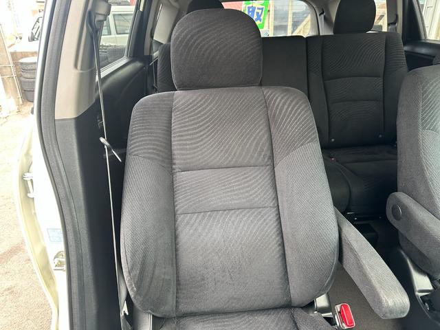 オデッセイ Ｍファインスピリット　エアロパッケージ　新品タイヤ　社外１８インチアルミホイール　純正ナビ　バックカメラ　Ｂｌｕｅｔｏｏｔｈ　ワンセグ　純正エアロパーツ　ＥＴＣ　ＨＩＤライト　ウッドパネル　キーレス　取説記録簿　タイミングチェーンエンジン（19枚目）