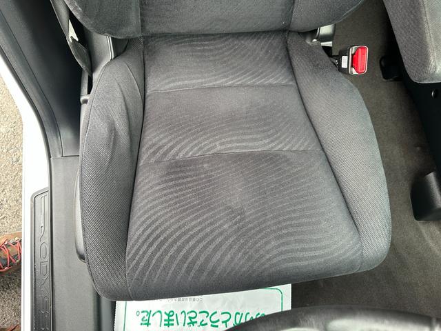 オデッセイ Ｍファインスピリット　エアロパッケージ　新品タイヤ　社外１８インチアルミホイール　純正ナビ　バックカメラ　Ｂｌｕｅｔｏｏｔｈ　ワンセグ　純正エアロパーツ　ＥＴＣ　ＨＩＤライト　ウッドパネル　キーレス　取説記録簿　タイミングチェーンエンジン（20枚目）