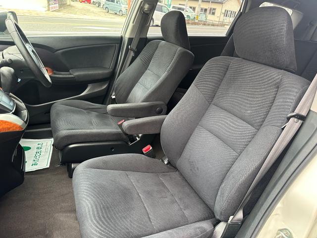 オデッセイ Ｍファインスピリット　エアロパッケージ　新品タイヤ　社外１８インチアルミホイール　純正ナビ　バックカメラ　Ｂｌｕｅｔｏｏｔｈ　ワンセグ　純正エアロパーツ　ＥＴＣ　ＨＩＤライト　ウッドパネル　キーレス　取説記録簿　タイミングチェーンエンジン（23枚目）