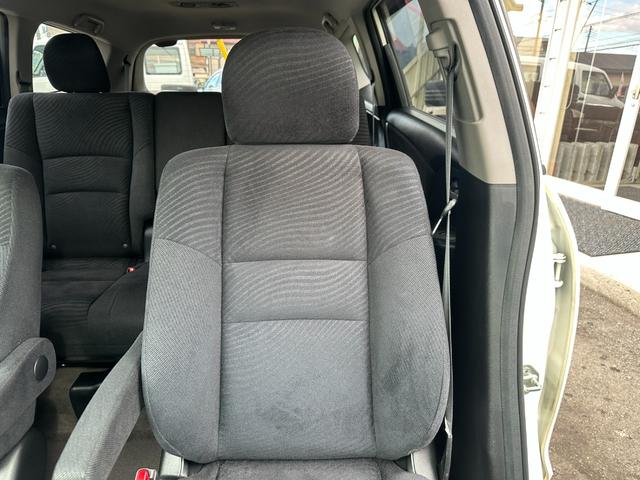 オデッセイ Ｍファインスピリット　エアロパッケージ　新品タイヤ　社外１８インチアルミホイール　純正ナビ　バックカメラ　Ｂｌｕｅｔｏｏｔｈ　ワンセグ　純正エアロパーツ　ＥＴＣ　ＨＩＤライト　ウッドパネル　キーレス　取説記録簿　タイミングチェーンエンジン（24枚目）