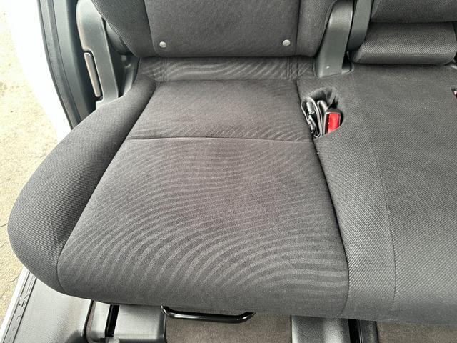 オデッセイ Ｍファインスピリット　エアロパッケージ　新品タイヤ　社外１８インチアルミホイール　純正ナビ　バックカメラ　Ｂｌｕｅｔｏｏｔｈ　ワンセグ　純正エアロパーツ　ＥＴＣ　ＨＩＤライト　ウッドパネル　キーレス　取説記録簿　タイミングチェーンエンジン（32枚目）