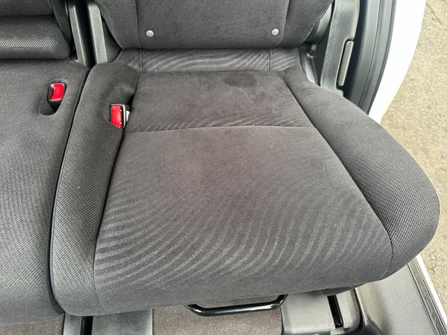 オデッセイ Ｍファインスピリット　エアロパッケージ　新品タイヤ　社外１８インチアルミホイール　純正ナビ　バックカメラ　Ｂｌｕｅｔｏｏｔｈ　ワンセグ　純正エアロパーツ　ＥＴＣ　ＨＩＤライト　ウッドパネル　キーレス　取説記録簿　タイミングチェーンエンジン（33枚目）