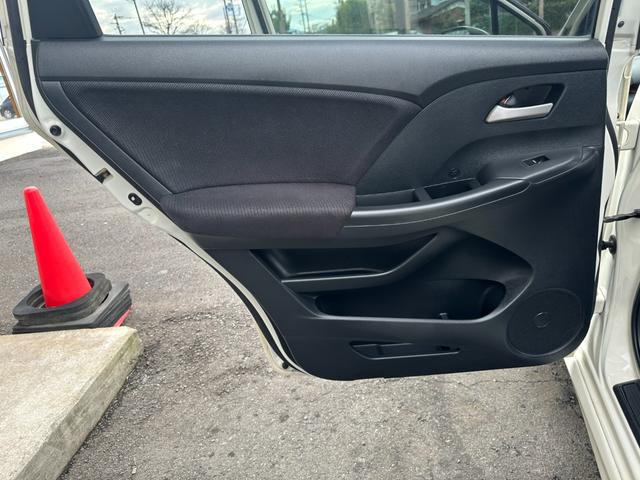 オデッセイ Ｍファインスピリット　エアロパッケージ　新品タイヤ　社外１８インチアルミホイール　純正ナビ　バックカメラ　Ｂｌｕｅｔｏｏｔｈ　ワンセグ　純正エアロパーツ　ＥＴＣ　ＨＩＤライト　ウッドパネル　キーレス　取説記録簿　タイミングチェーンエンジン（36枚目）