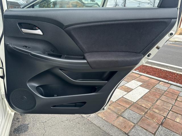 オデッセイ Ｍファインスピリット　エアロパッケージ　新品タイヤ　社外１８インチアルミホイール　純正ナビ　バックカメラ　Ｂｌｕｅｔｏｏｔｈ　ワンセグ　純正エアロパーツ　ＥＴＣ　ＨＩＤライト　ウッドパネル　キーレス　取説記録簿　タイミングチェーンエンジン（37枚目）