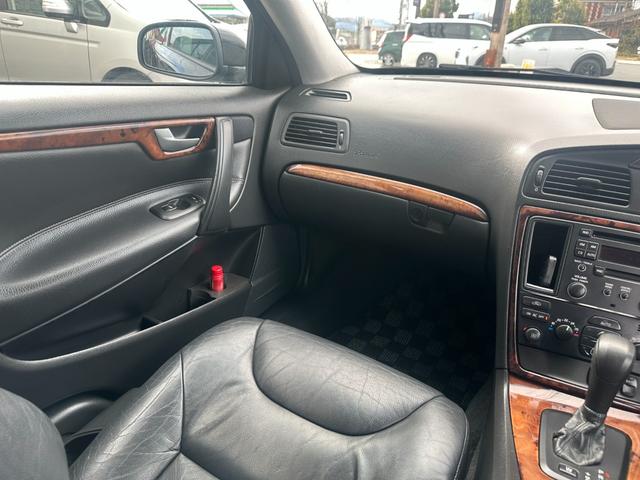 ���Ђɂē����̏��ۏ��L�N���[�j���O��O���̃R�[�e�B���O��Ƃ��s���Ă���܂��I���̃x�e�����X�^�b�t�����X�܂��Y��Ɏd�グ�Ĕ[�Ԓv���܂��I