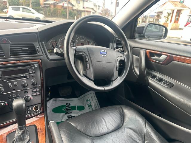 ���Ђ̎ԓ��N���[�j���O�͏����X�^�b�t������܂��̂ŁA�����Ȃ�ł͂̎����Ɣz���ŁA���X�܂��Y��ɃN���[�j���O�v���܂��I�O���̃R�[�e�B���O���o���L�x�ȃx�e�����X�^�b�t���s���Ă���܂��I