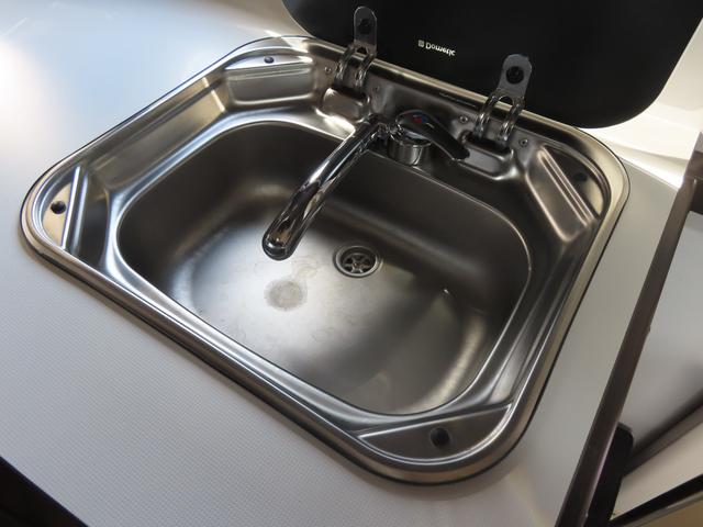 カムロード ナッツＲＶ　クレア５．３Ｚ　エボリューション　家庭用エアコン　ＦＦヒーター　シンク　電子レンジ　トリプルサブ　インバーター１５００Ｗ（8枚目）