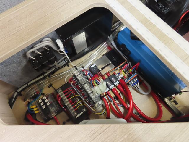 カムロード 東和モータース　ヴォーン　キャンピングカー　家庭用エアコン　ＦＦヒーター　シンク　コンロ　電子レンジ　冷蔵庫（36枚目）