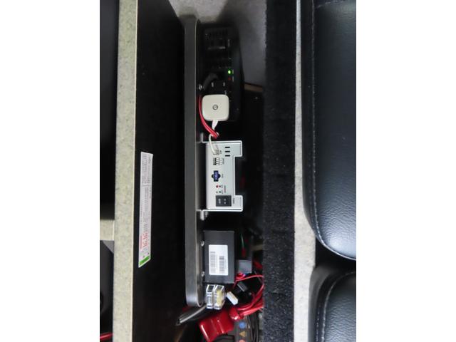 NV200バネットワゴン カスタムセレクト オリジナル FFヒーター テレビ 電子レンジ シングル 走行充電 インバーター400W 外部電源 ソーラーパネル(10枚目)