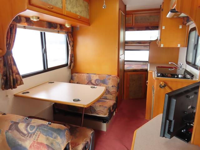 カムロード グローバル キング5.3WD シンク コンロ レンジフード 冷蔵庫 シャワー ボイラー サブバッテリー 走行充電 コンバーター ルーフベント 外部電源 オーニング(2枚目)