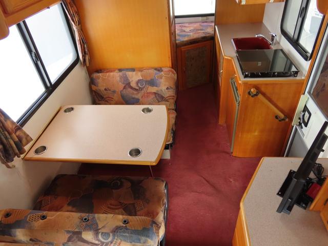 カムロード グローバル キング5.3WD シンク コンロ レンジフード 冷蔵庫 シャワー ボイラー サブバッテリー 走行充電 コンバーター ルーフベント 外部電源 オーニング(3枚目)