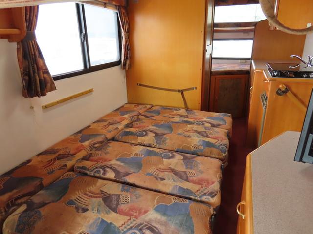 カムロード グローバル キング5.3WD シンク コンロ レンジフード 冷蔵庫 シャワー ボイラー サブバッテリー 走行充電 コンバーター ルーフベント 外部電源 オーニング(4枚目)