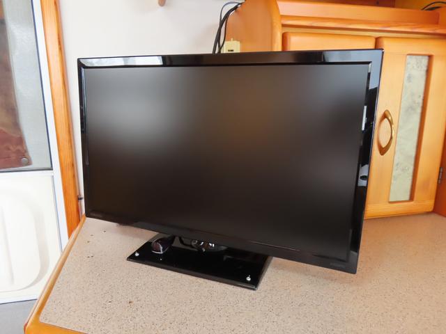 カムロード グローバル キング5.3WD シンク コンロ レンジフード 冷蔵庫 シャワー ボイラー サブバッテリー 走行充電 コンバーター ルーフベント 外部電源 オーニング(7枚目)