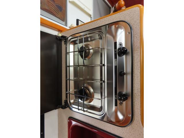 カムロード グローバル キング5.3WD シンク コンロ レンジフード 冷蔵庫 シャワー ボイラー サブバッテリー 走行充電 コンバーター ルーフベント 外部電源 オーニング(9枚目)