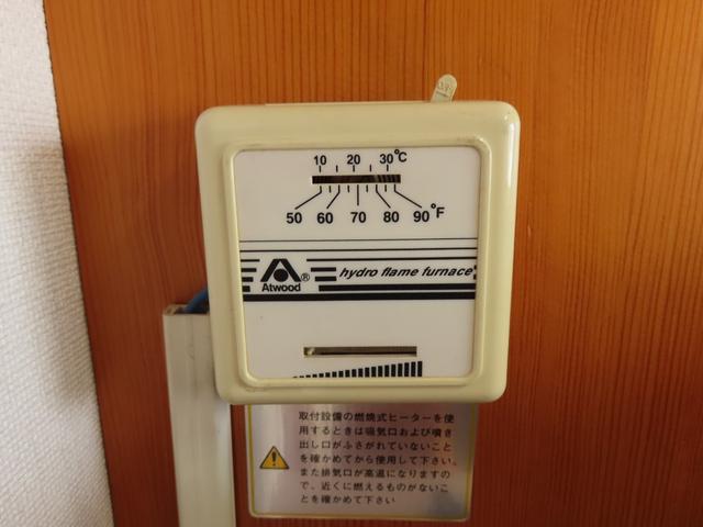 カムロード グローバル キング5.3WD シンク コンロ レンジフード 冷蔵庫 シャワー ボイラー サブバッテリー 走行充電 コンバーター ルーフベント 外部電源 オーニング(12枚目)