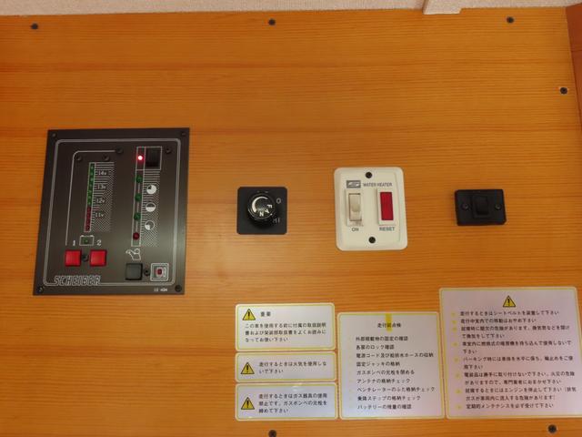 カムロード グローバル キング5.3WD シンク コンロ レンジフード 冷蔵庫 シャワー ボイラー サブバッテリー 走行充電 コンバーター ルーフベント 外部電源 オーニング(13枚目)