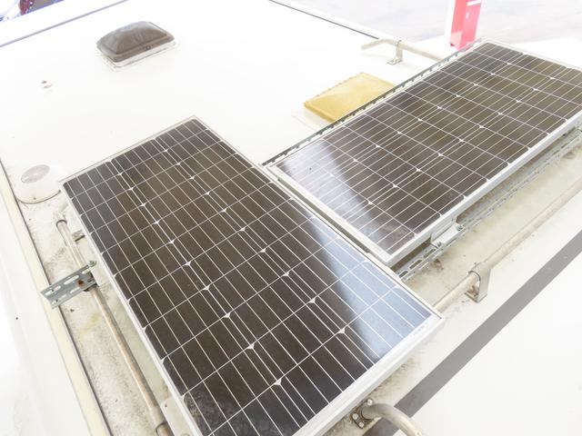 カムロード グローバル キング5.3WD シンク コンロ レンジフード 冷蔵庫 シャワー ボイラー サブバッテリー 走行充電 コンバーター ルーフベント 外部電源 オーニング(15枚目)