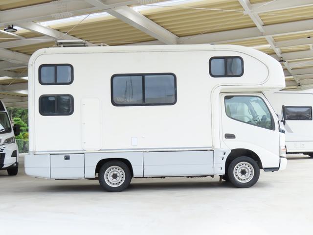 カムロード グローバル キング5.3WD シンク コンロ レンジフード 冷蔵庫 シャワー ボイラー サブバッテリー 走行充電 コンバーター ルーフベント 外部電源 オーニング(27枚目)