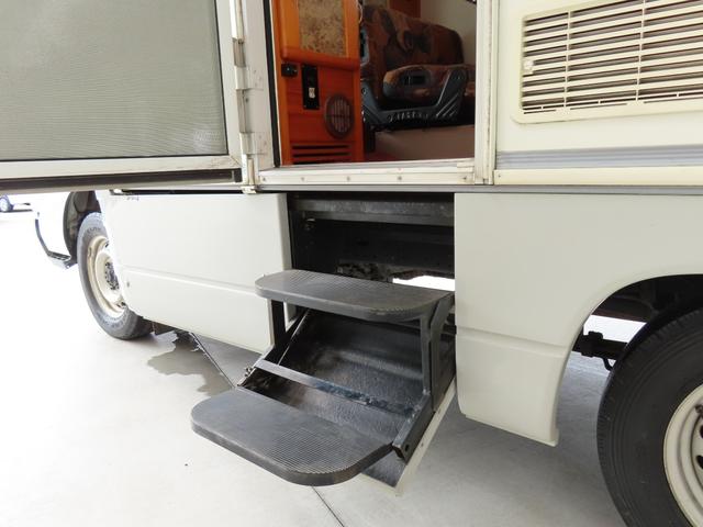 カムロード グローバル キング5.3WD シンク コンロ レンジフード 冷蔵庫 シャワー ボイラー サブバッテリー 走行充電 コンバーター ルーフベント 外部電源 オーニング(30枚目)