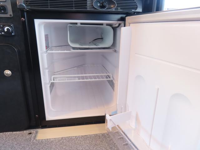 ハイエースワゴン FOCS DS-L FFヒーター シンク 冷蔵庫 フリップダウンモニター ツインサブ 走行充電 外部電源 コンバーター ルーフベント(8枚目)