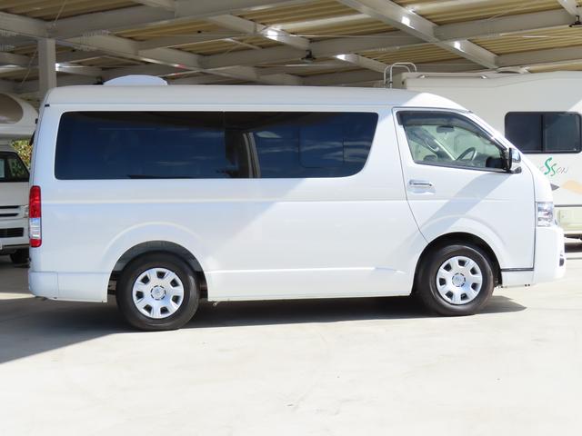 ハイエースワゴン FOCS DS-L FFヒーター シンク 冷蔵庫 フリップダウンモニター ツインサブ 走行充電 外部電源 コンバーター ルーフベント(24枚目)