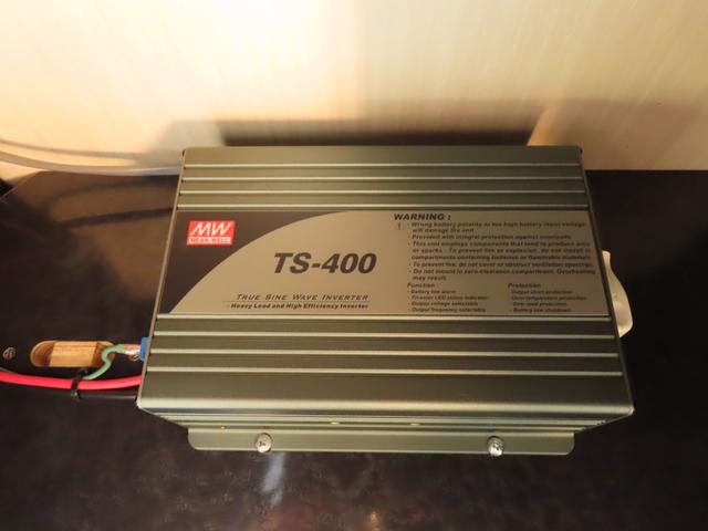 ハイエースワゴン FOCS DS-L FFヒーター シンク 冷蔵庫 フリップダウンモニター ツインサブ 走行充電 外部電源 コンバーター ルーフベント(29枚目)