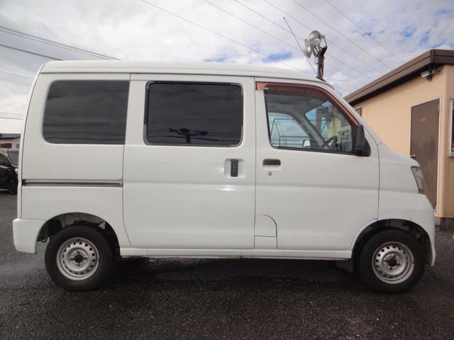 ハイゼットカーゴ スペシャル　４ＷＤ　５速ＭＴ　両側スライドドア　エアコン　ラジオ（5枚目）