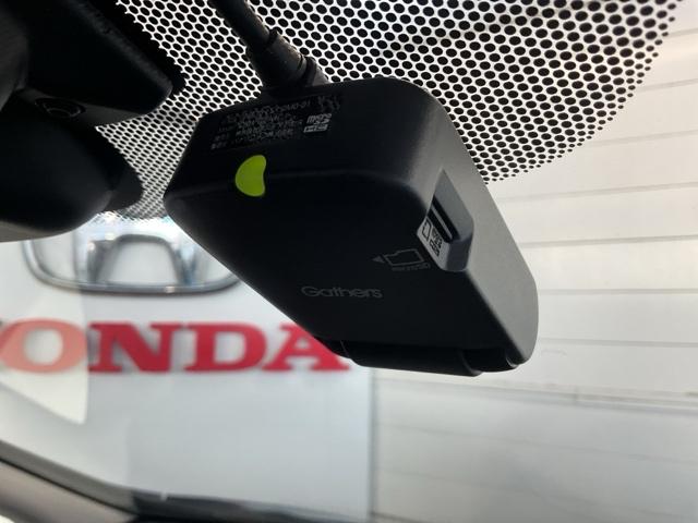 フリード+ G・ホンダセンシング 純正9インチナビ ドライブレコーダー プリクラッシュ Bモニター 両側オートスライドドア パワーウインド スマートキー 両席エアバック PS フルセグ アイドリングS 盗難警報装置 クルコン DVD(22枚目)