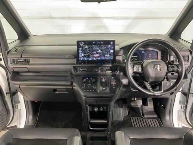 ステップワゴン ｅ：ＨＥＶスパーダ　純正１１．４インチメモリーナビ　１５．６インチリア席モニター　前後ドライブレコーダー　１オーナー　フルオートエアコン　ＥＳＣ　シートヒータ　キーフリー　ＬＥＤヘッドランプ　イモビ　ＡＢＳ　リアカメラ（7枚目）