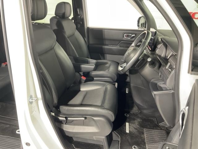 ステップワゴン ｅ：ＨＥＶスパーダ　純正１１．４インチメモリーナビ　１５．６インチリア席モニター　前後ドライブレコーダー　１オーナー　フルオートエアコン　ＥＳＣ　シートヒータ　キーフリー　ＬＥＤヘッドランプ　イモビ　ＡＢＳ　リアカメラ（8枚目）