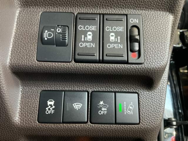 フリード Ｇ・ホンダセンシング　純正メモリーナビ　シートヒーター　ＥＴＣ車載器　両側パワースライドドア　追突被害軽減ブレーキ　ｉストップ　Ｗエアバッグ　パワーウィンドウ　１オ－ナ－　アクティブクルーズコントロール　スマートキ　ＶＳＡ（18枚目）