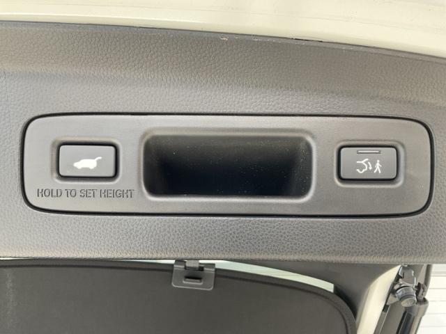 ヴェゼル ｅ：ＨＥＶＺ　ディスプレイオーディオ　シートヒーター　ブラインドスポットディスプレイ　ステアリングヒーター　衝突回避支援ブレーキ機能　１オナ　スマキ　Ｐトランク　フルオートエアコン　エアバッグ　両席エアバック（18枚目）