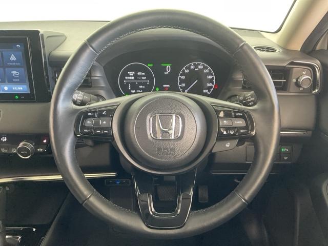 ヴェゼル ｅ：ＨＥＶＺ　ディスプレイオーディオ　シートヒーター　ブラインドスポットディスプレイ　ステアリングヒーター　衝突回避支援ブレーキ機能　１オナ　スマキ　Ｐトランク　フルオートエアコン　エアバッグ　両席エアバック（30枚目）