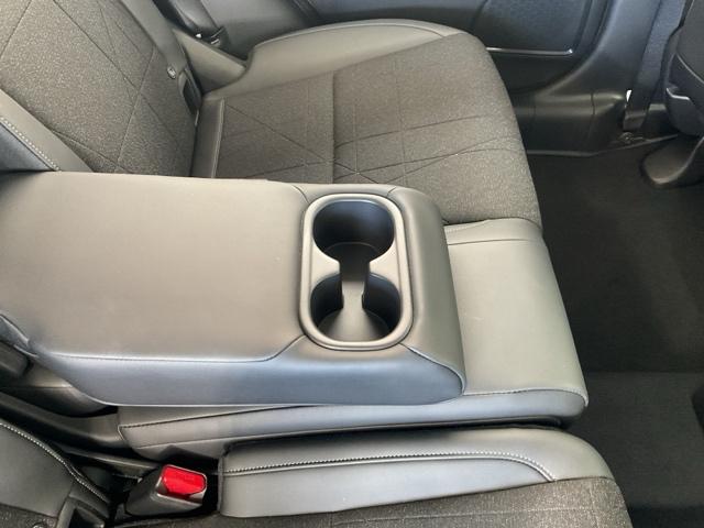 ヴェゼル ｅ：ＨＥＶＺ　ディスプレイオーディオ　シートヒーター　ブラインドスポットディスプレイ　ステアリングヒーター　衝突回避支援ブレーキ機能　１オナ　スマキ　Ｐトランク　フルオートエアコン　エアバッグ　両席エアバック（42枚目）