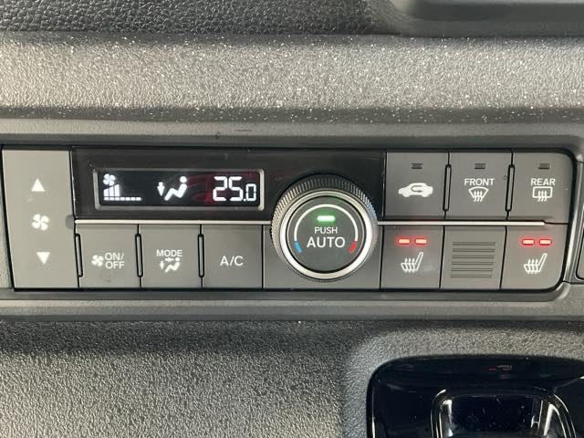 N-BOXカスタム ベースグレード 純正9インチ画面コネクトナビ 前後ドライブレコーダー ETC車載器 両側パワースライドドア シートヒーター LEDヘッドライト W電動ドア USB接続 CMBS Dレコ オートエアコン スマートキ(18枚目)