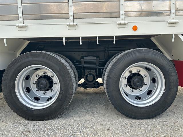 ファイター 　大型　トラック　２デフ　増トン　３軸　低床　ワイド　平ボディ　１１．８トン　平　トラック　強化ボディ　大型トラック（18枚目）